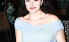 邻居巨乳正在播放